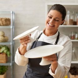 Blomsterberg Kagefad P� Fod �30 x H10 cm - Hvid Porcel�n