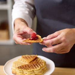 Blomsterberg Vaffeljern 1000W - Latte