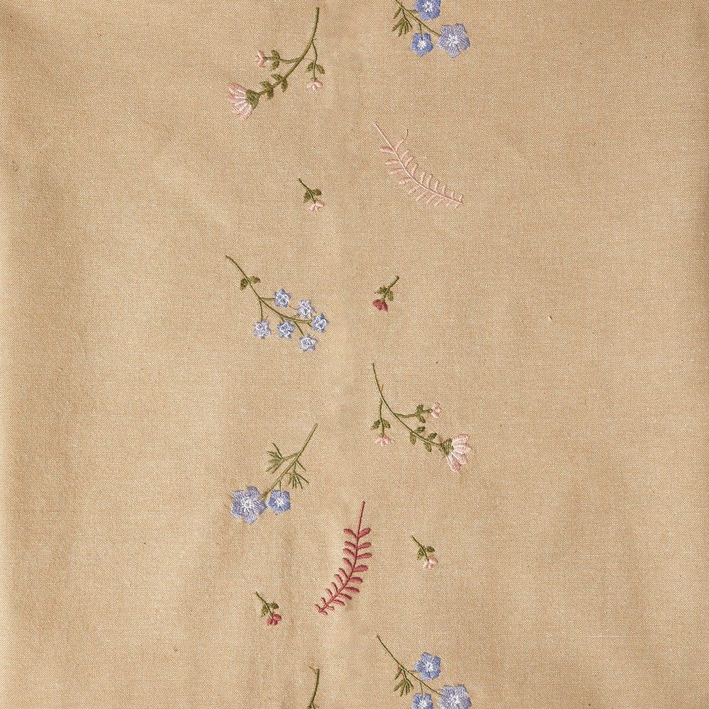 Bomuld Dug - Natur m. Broderede Blomster 140 x 180 cm.