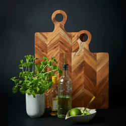 Sk�rebr�t Med Sildebensm�nster - Akacietr� -  50 x 25 cm 