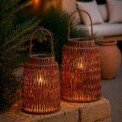 Flettet Solcelle Lanterne "Elly" m. P�re - 25,5 cm - M�rk Brun