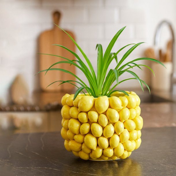 H�ndlavet Keramik Urtepotteskjuler Med Citroner - 23x19 cm. - Gul
