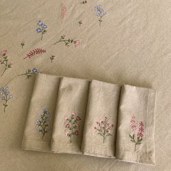 Dacore Bomuld Mundserviet - Natur m. Broderede Blomster - 4 stk.