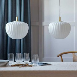 Moud Home Moma Pendel 27 cm.   Opal Glas/Brstet Messing