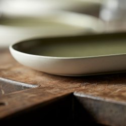 Studio Round North Serveringsfad 38x19 cm - Mat Hvid/Mat Gr�n